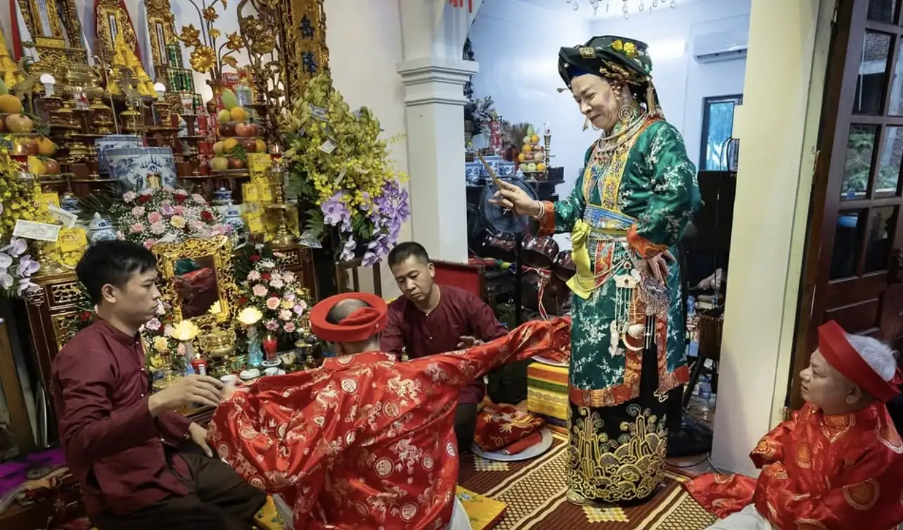 hầu đồng