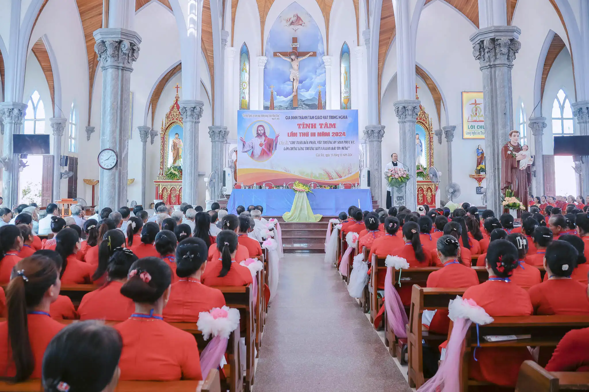 Gia đình sống linh đạo Thánh Tâm Chúa