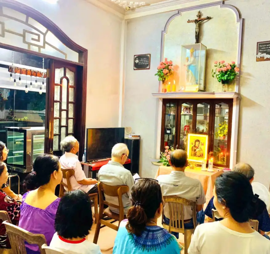 Truyền thống đọc kinh liên gia trong tháng 5 của Đạo Công Giáo