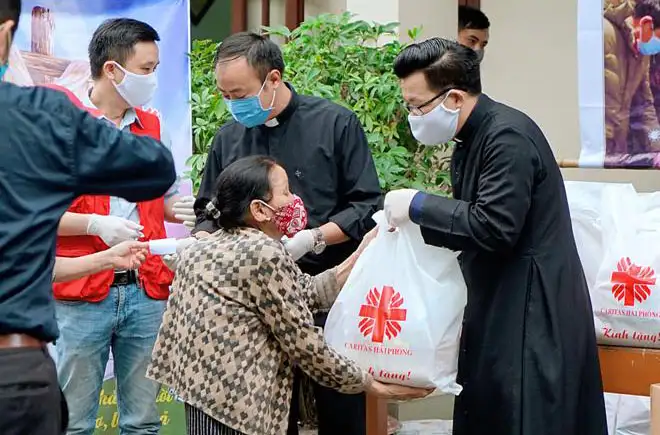 Kinh Thánh Công Giáo: Ánh Sáng cho Tháng Hoa và hình ảnh Đức Mẹ